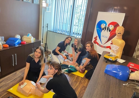 Como prestar os primeiros socorros a uma pessoa que teve um mal súbito