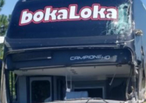 Dois morrem em acidente envolvendo ônibus de grupo de pagode Boka Loka