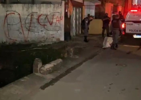 Homem é arrancado de carro para ser executado em igarapé em Manaus