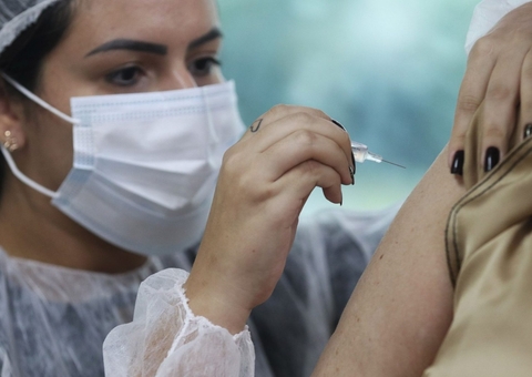 Após duas doses de vacinas casos de reinfecção por Covid em Manaus reduziram 80%