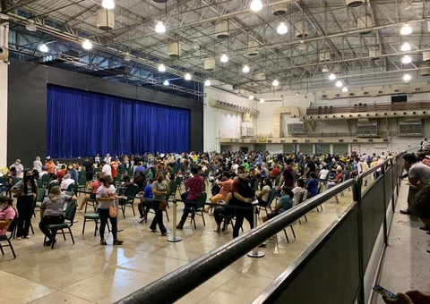 Multidão lota postos de testagem para Covid após explosão de casos em Manaus; veja vídeo