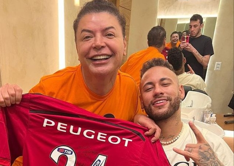 David Brazil posta foto com Neymar e ‘volume generoso’ do jogador chama atenção 