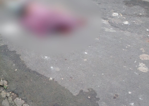 Moradores são acordados com tiros e se deparam com o corpo em Manaus