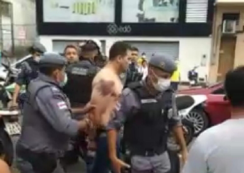 Homens roubam joalheria em Manaus, são perseguidos por dono e acabam presos; Vídeo