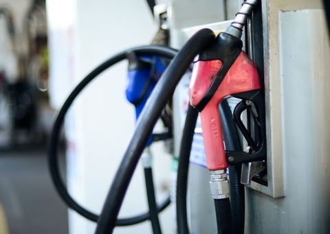 Estados decidem encerrar congelamento de ICMS de combustíveis