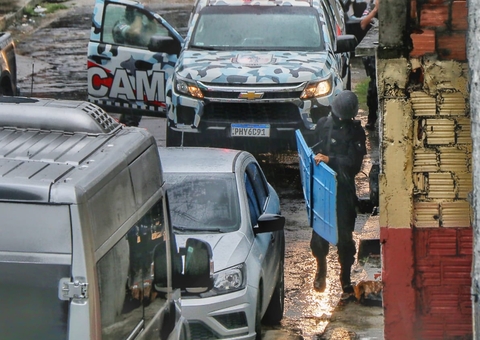 Disparos são ouvidos da casa de homem que mantém família refém em Manaus