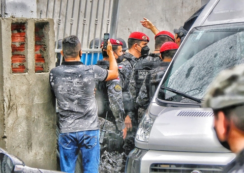 Família mantida refém por mais de 15h é libertada em Manaus