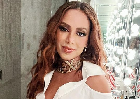 Anitta diz estar apaixonada por participante do BBB 22: 'te aguardo'