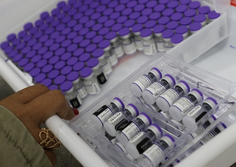Amazonas recebe 163,8 mil doses de vacina contra Covid-19