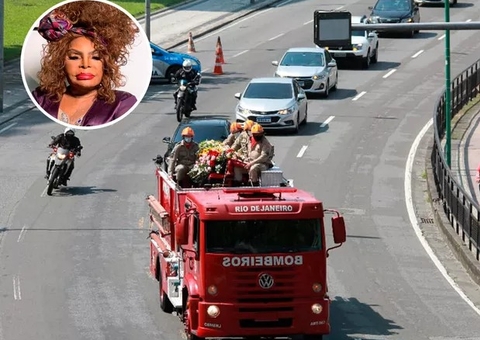 Elza Soares é enterrada sob forte comoção ao som de hinos da cantora