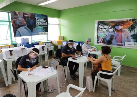 Entrega de cartões remanescentes do Auxílio Estadual continua em Manaus
