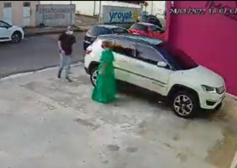 Suspeito de roubar carro de empresária em frente de loja em Manaus é preso 