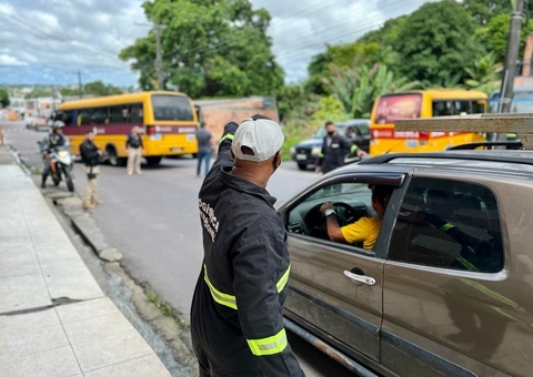 Com motoristas não habilitados, ‘amarelinhos’ são retirados de circulação em Manaus