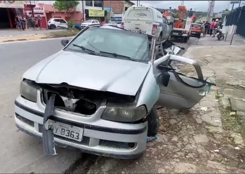 Acidente entre 3 carros deixa feridos em Manaus