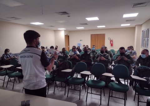 Servidores de combate a queimadas no Amazonas recebem treinamento