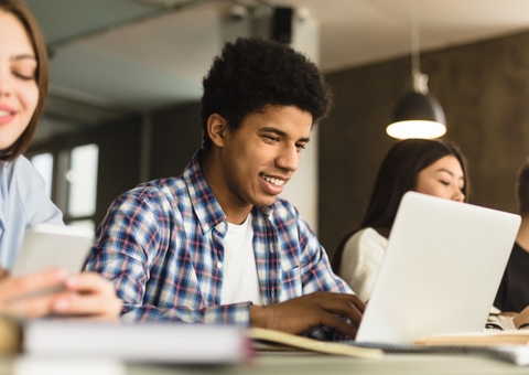 Sesc lança projeto de Educação a Distância para jovens e adultos