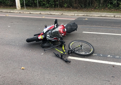 Ciclista é atropelado por motoqueiro na avenida Coronel Teixeira, em Manaus