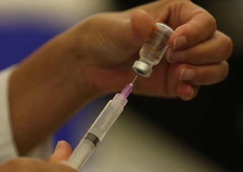 Covid-19: Brasil bate recorde com quase 300 mil casos em 24 horas