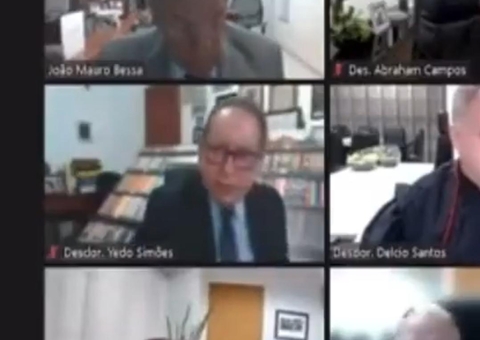 Desembargador explica fundo de biblioteca falsa que caiu durante sessão virtual do TJAM