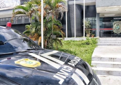 Homem é executado com mais de 9 facadas na rua de casa em Manaus