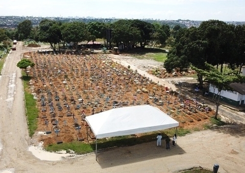 Manaus registra 49 enterros nesta terça; 5 por covid
