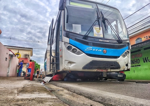 Suspeito de assalto morre atropelado por ônibus em Manaus