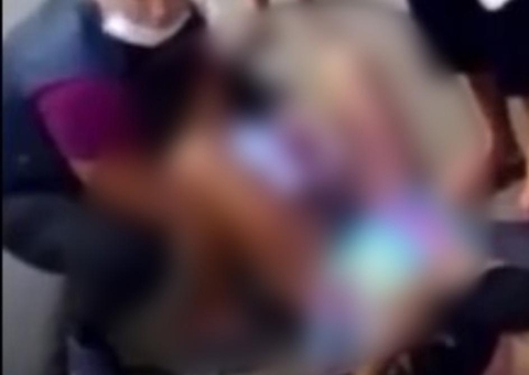 Mulher entra em trabalho de parto e dá à luz em calçada de Manaus