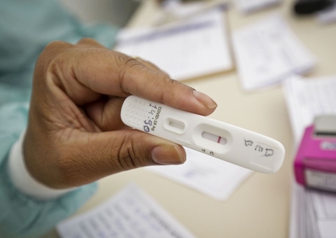 Casos de covid-19 chegam a 27,4 milhões no Brasil