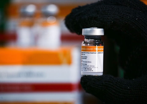 CoronaVac mantém proteção após seis meses da segunda dose