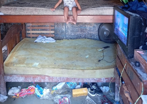 No meio da imundície, crianças vítimas de maus-tratos são resgatadas em Manaus