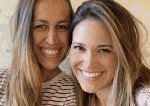Esposa troca marido por mulher após presenteá-lo com ménage