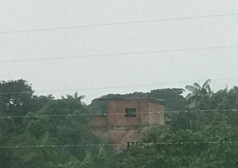 Manaus amanhece com tempo fechado e Inmet alerta para risco de forte chuva