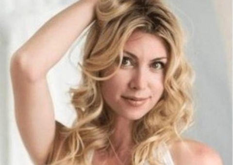 Miss diz que não consegue fechar os olhos após cirurgia plástica