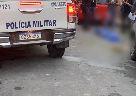 Homem é assassinado por grupo de criminosos em carro em Manaus