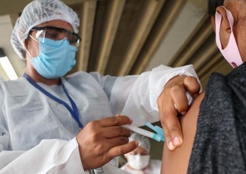 35 municípios do Amazonas estão com vacinação contra Covid abaixo de 50%