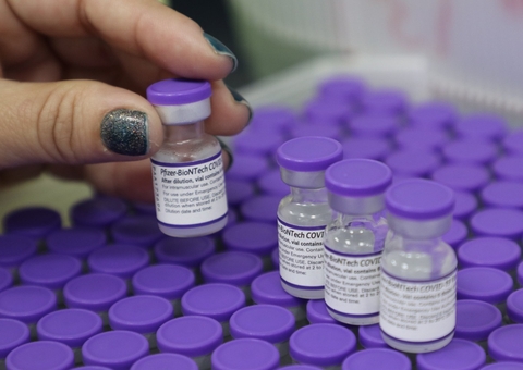 Amazonas recebe mais 75 mil doses de vacinas contra Covid-19