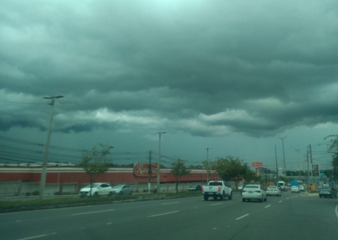 Manaus terá chuvas intensas, raios e ventos fortes nesta quarta, alerta Defesa Civil