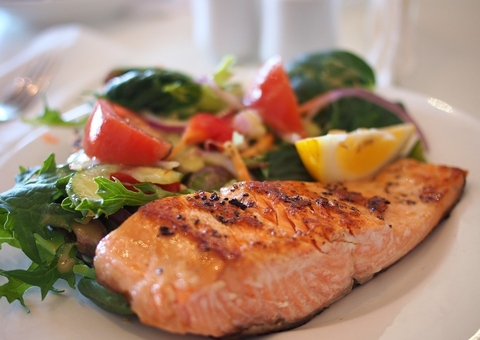 Alimentação saudável aumenta expectativa de vida em até 13 anos, aponta estudo