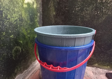 Bebê de 1 no morre após se afogar em balde em Manaus