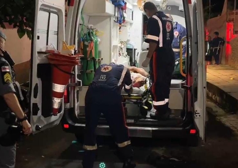 Homem é baleado e abandonado por amigo em Manaus