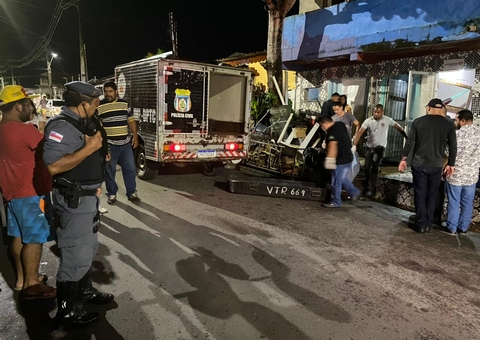 Jovem é morto a tiros dentro de banheiro ao ter casa invadida por criminosos em Manaus