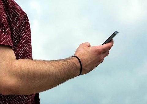 Estudante de medicina empresta celular de amiga e furta mais de R$ 27 mil por pix em Manaus