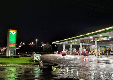 Consumidores se revoltam com aumento antecipado da gasolina em Manaus