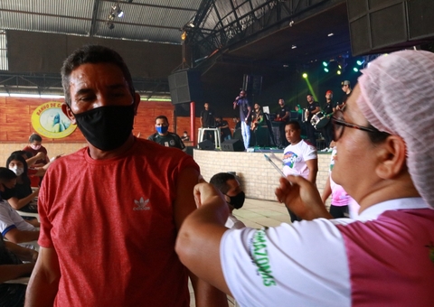 Campanha em casas de show aplica mais de 3 mil doses de vacinas em Manaus