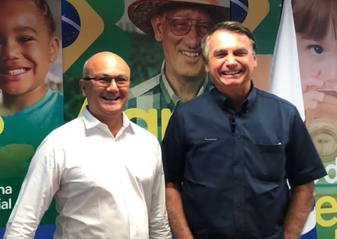 Ao lado de Bolsonaro, Menezes confirma filiação ao PL para disputa ao Senado