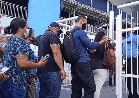 Candidatos começam a chegar aos locais de prova da SSP em Manaus