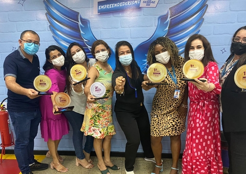 Em reconhecimento profissional, colaboradores do Sebrae Amazonas ganham troféus e folga