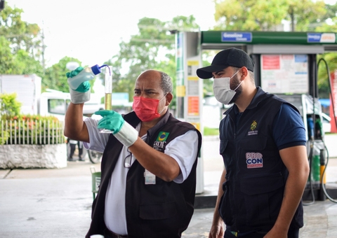 Fiscalização autua postos de combustíveis por aumento no preço da gasolina em Manaus