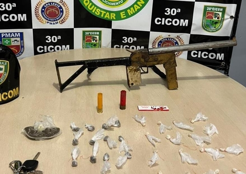 Homem é preso após atirar contra policiais e fugir em carro roubado em Manaus