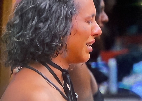 Aos prantos, Lina diz que Natália jogou seu top na privada